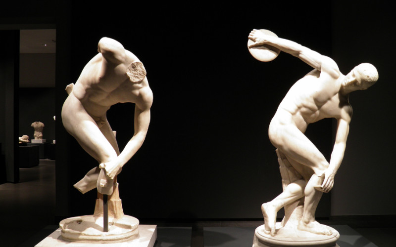 Image: Statues of Greek Olympians performing the disc throwing.